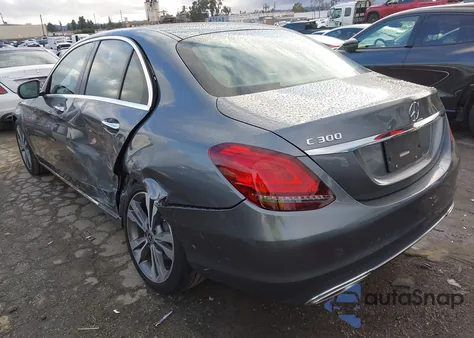 2021 Mercedes-Benz C 300 Sedan z USA, uszkodzony, nr VIN W1KWF8DB7MR615560